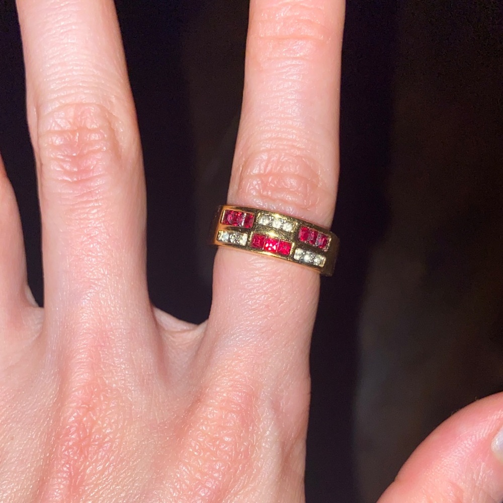 Vintage 18 KGE Gold Ring with Clear and Red Gemstones